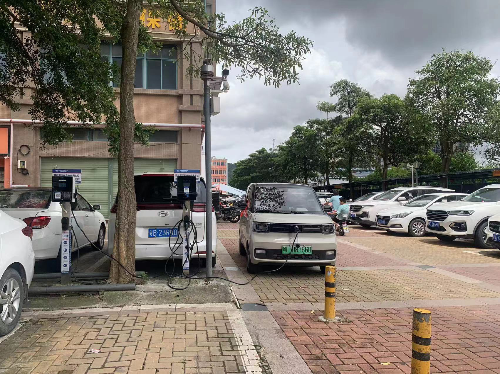 7KW海南充電樁完工-汽車充電樁_充電樁生產_充電樁廠家_深圳耀萊充新能源科技有限公司